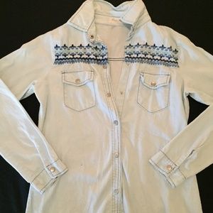 QUEEN SHOP BUTTON DOWN SIZE MED